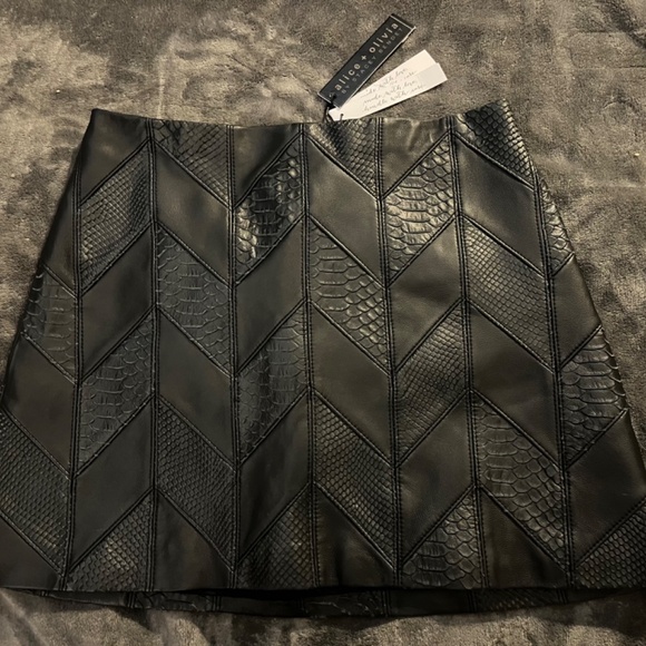 SOLID BLACK LEATHER MINI SKIRT - Picture 2 of 6